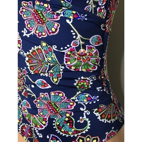 New Liz Claiborne floral swimsuit runs small - Picture 5 of 8